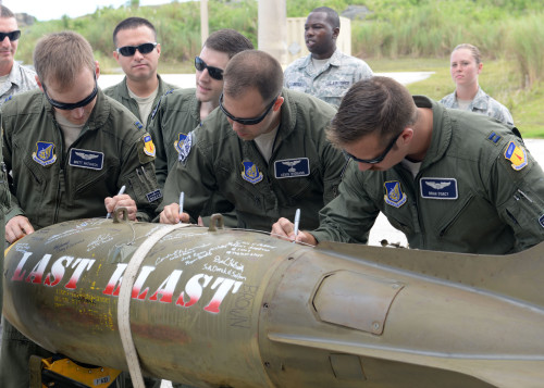 Blast from the past: 20th EBS drops last M117 bomb in PACAF