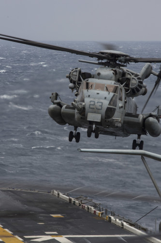 A CH-53E Super Stallion with Marine Medium Tiltrotor Squadron 265 (Reinforced), 31st Marine Expeditionary Unit, comes in for a landing on the flight deck of the USS Bonhomme Richard (LHD 6) Feb. 6, 2016. The Marines of VMM-265 (Rein.), 31st MEU, were conducting deck landing qualifications with the various aircraft of the 31st MEU's aviation combat element. The 31st MEU is currently embarked on the ships of the Bonhomme Richard Amphibious Ready Group on their spring deployment to the Asia-Pacific region. (U.S. Marine Corps photo by Gunnery Sgt. Zachary Dyer)
