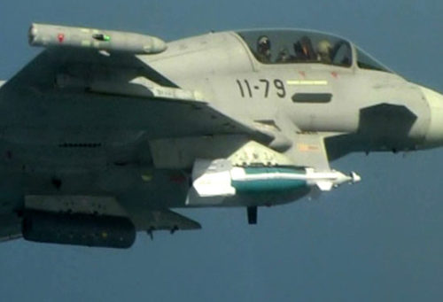 CLAEX_carries_out_first_launch_of_EGBU-16_bomb_from_Eurofighter1[1]