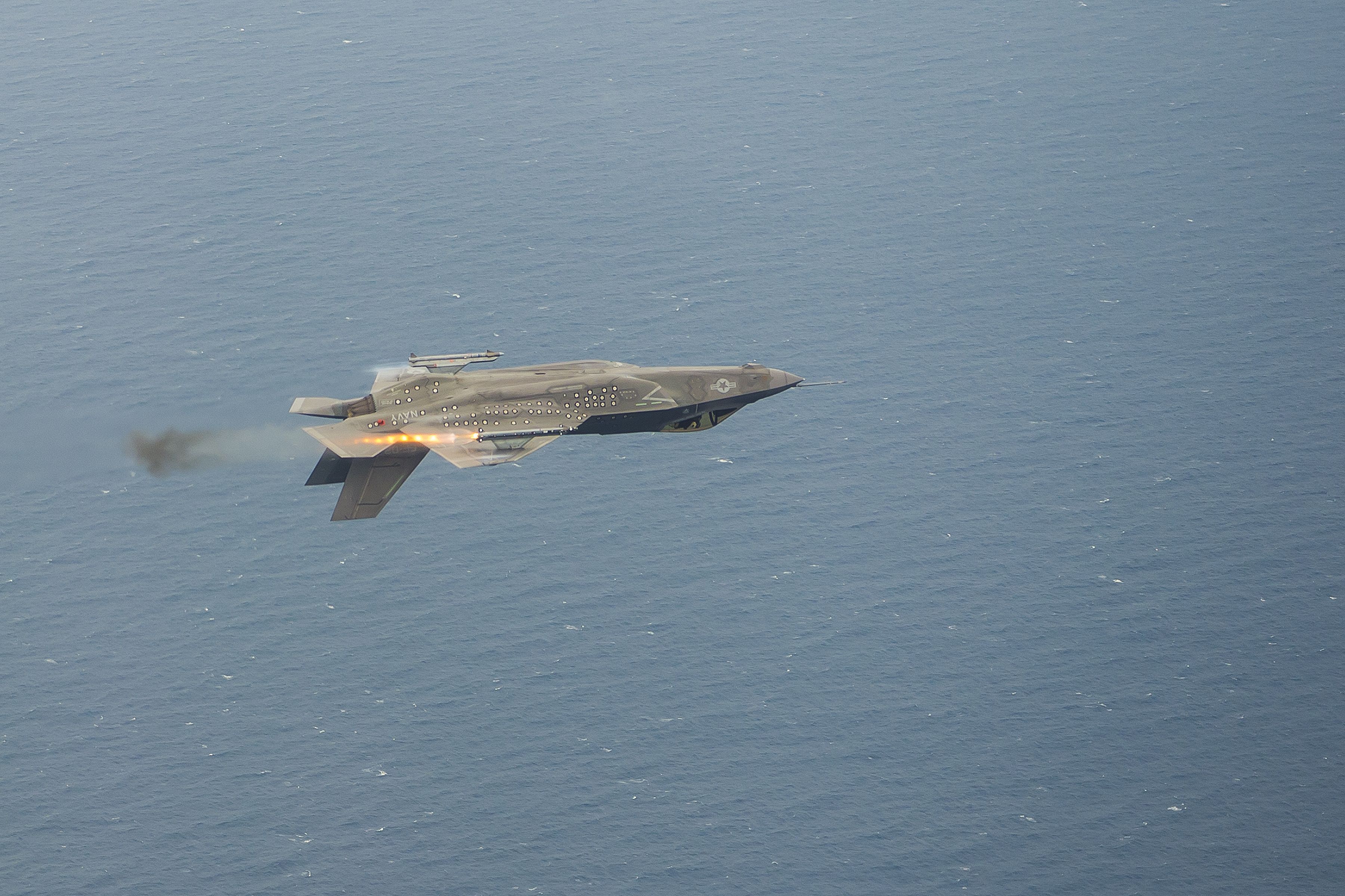 F-35C-inverted-AIM-X.jpg