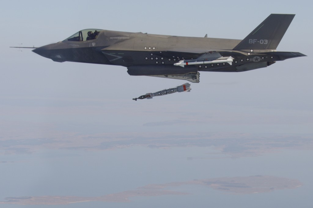 Photo: F-35B completes second airborne weapons separation – Alert 5