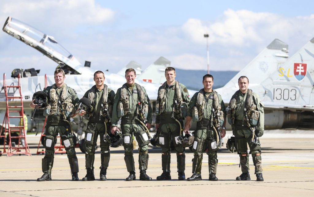 RAF Hawk pilots impart DACT skills to Slovak Air Force – Alert 5