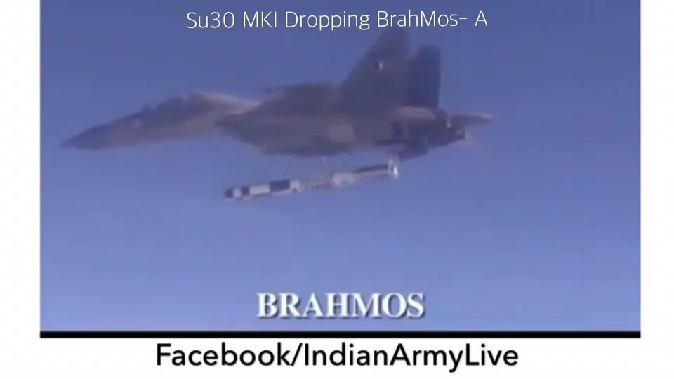 Slow-motion video of Su-30MKI releasing BrahMos