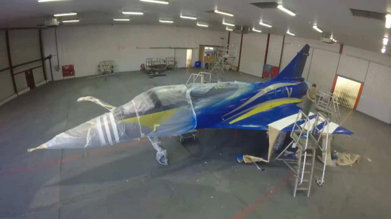Watch French airmen paint a EC 2/5 Mirage 2000 in 75th anniversary colors