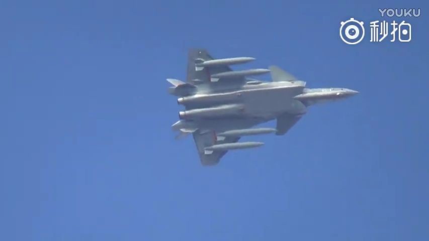 Video of J-20 with four external fuel tanks