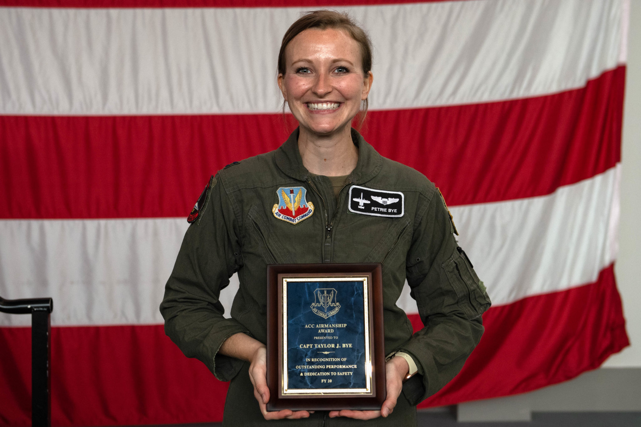 a-10-pilot-receives-air-combat-command-airmanship-award-alert-5