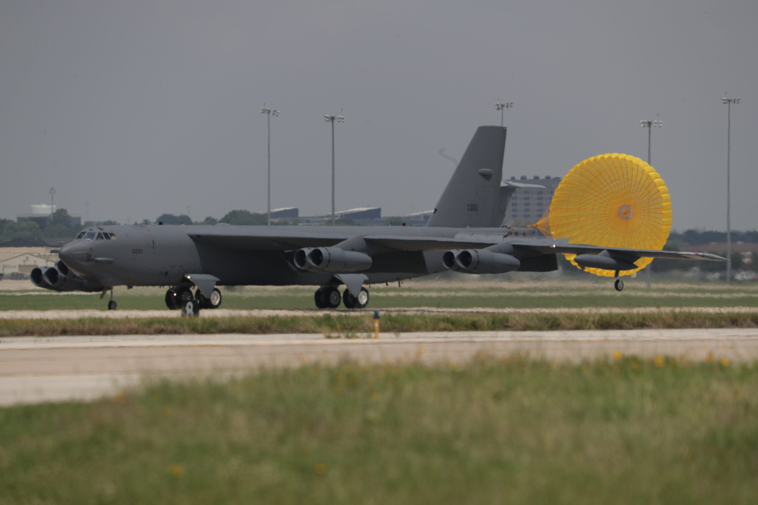 Raytheon Delivers First AESA Radar For B-52 Radar Modernization Program ...